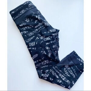Lululemon • Black White Graf Inspire Leggings